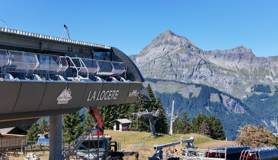 Gare amont de la logère avec le mont charvin en fond