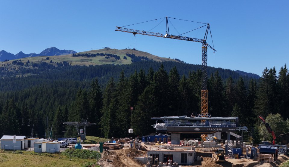Gare amont de la ogère avec le mont Bisane en fond