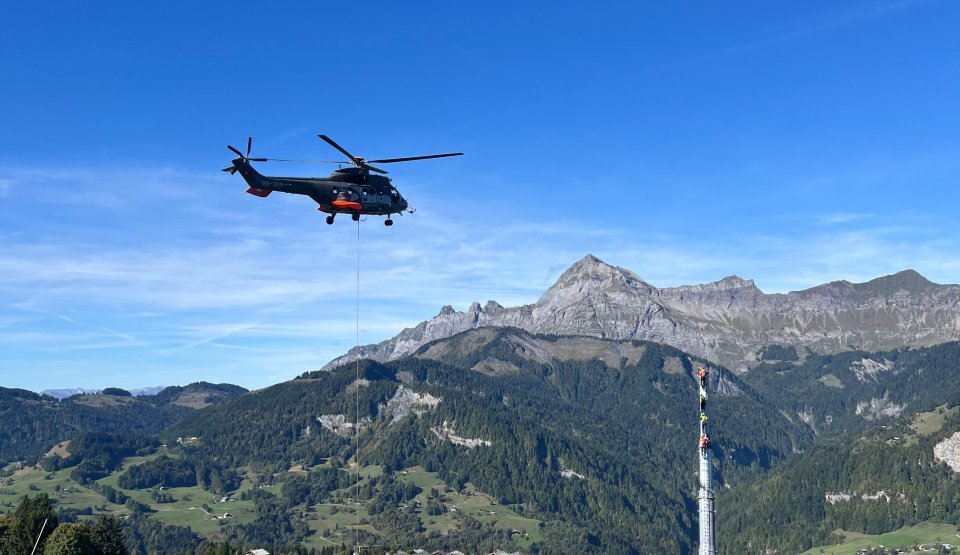 Heliportage tête de pylone