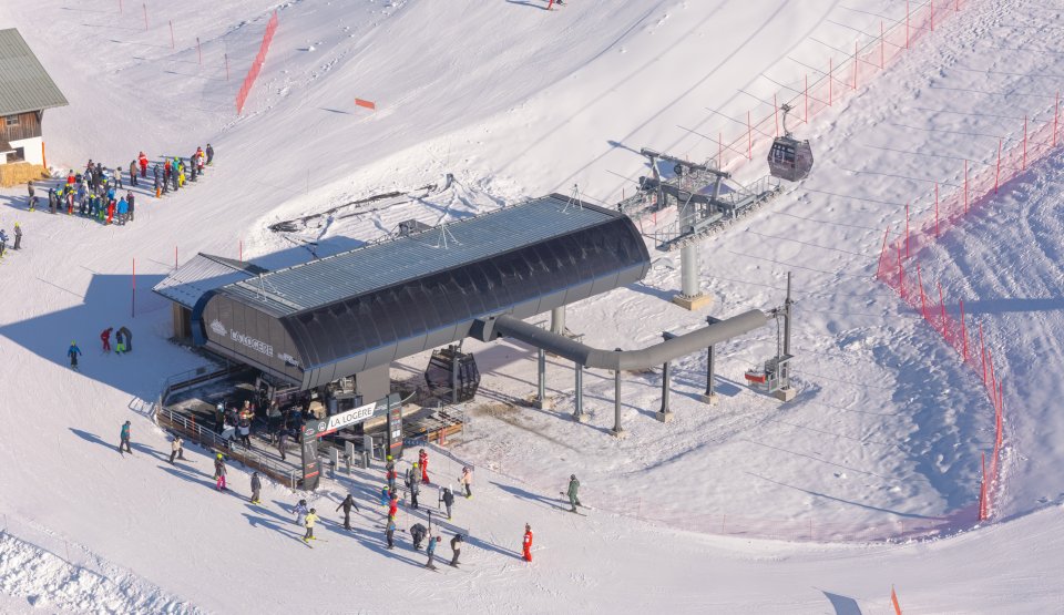 Télécabine front de neige Logère