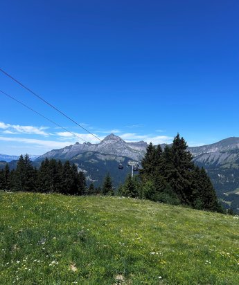 Télécabine en été